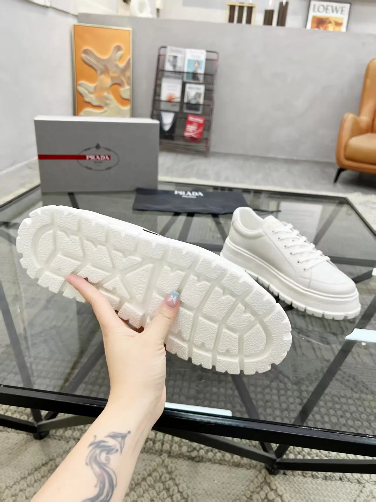 Men's Men's Shoes 💰440 [New Style] 🎍🎍Prada Prada's new men's leather sneakers, the highest version on the market, any comparison is welcome🆚! The original leather has excellent texture and is super high-end! Fetal sheep net lining imported from Italy, removable pad! Luxurious materials and fine workmanship, highly recommended! Code: 38-44 (45 can be customized